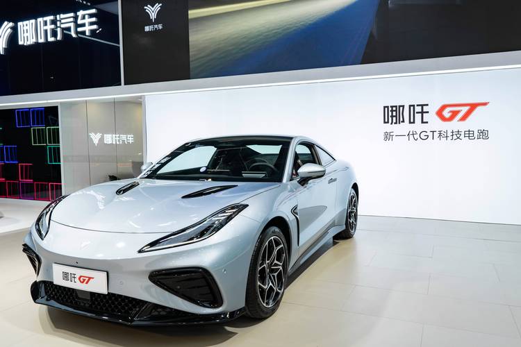 惠州139哪吒汽车在智能汽车领域的表现，领途汽车在新能源汽车市场中的影响力